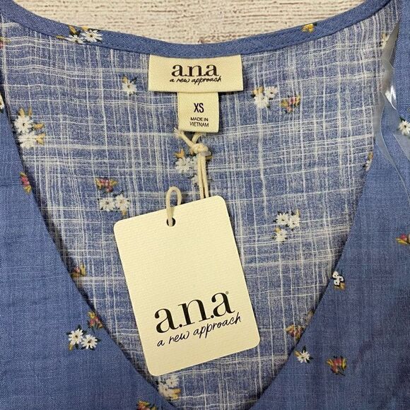 Ana women XS v-neck short sleeve floral print top blue brand new - Picture 7 of 10